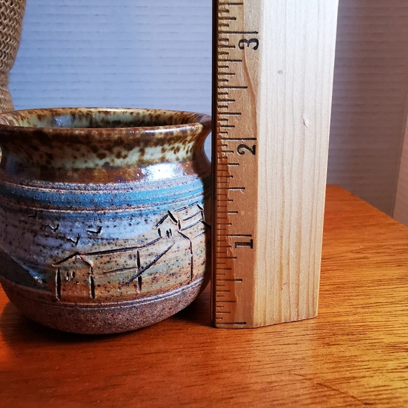 Small Striped Speckled Pottery Vase Etched with House Hills and Birds in Flight - Picture 13 of 16